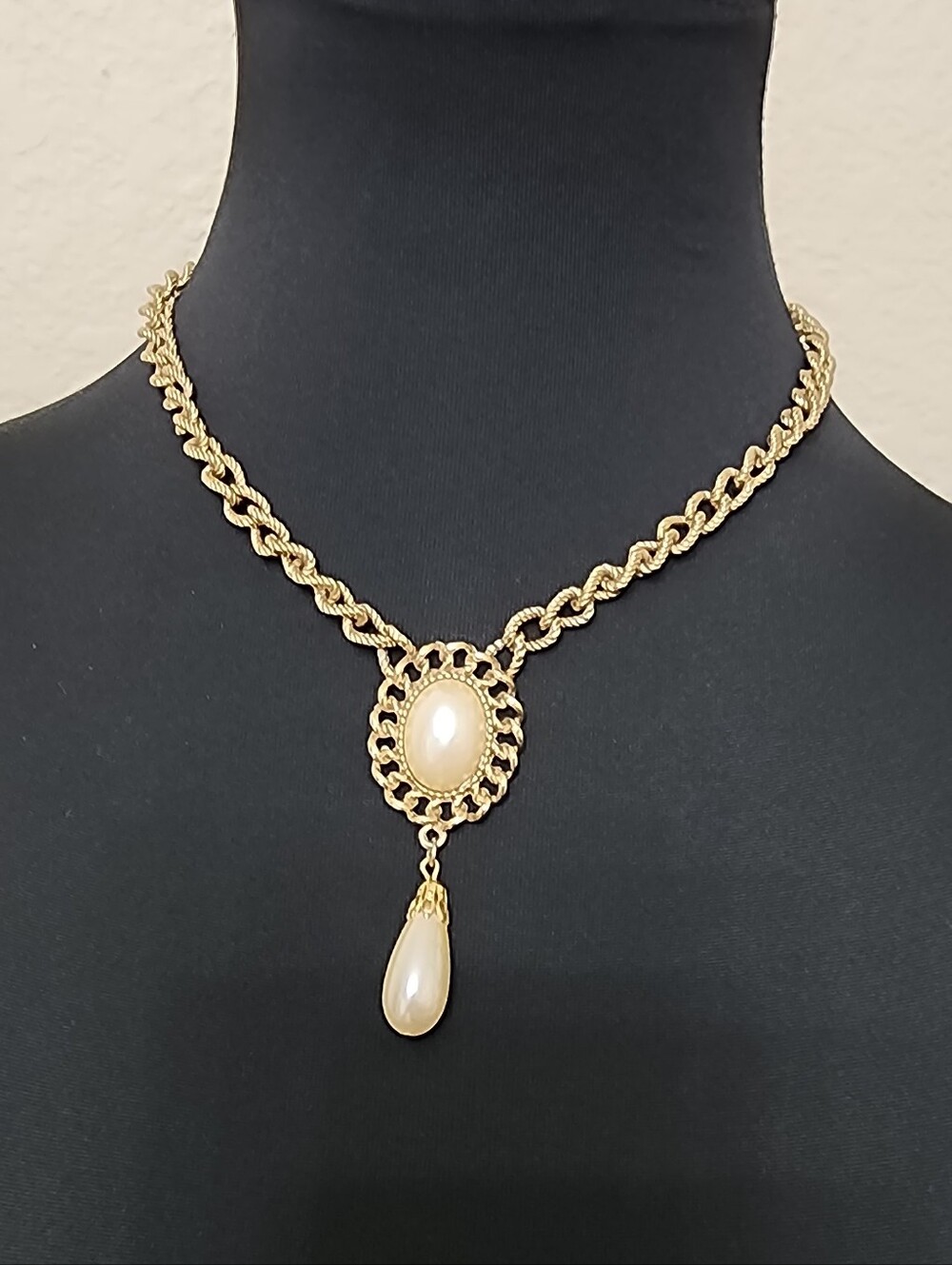 1928 Pearl Frame Pendant Teardrop Pearl Dangle Necklace Matching Stud Earrings
